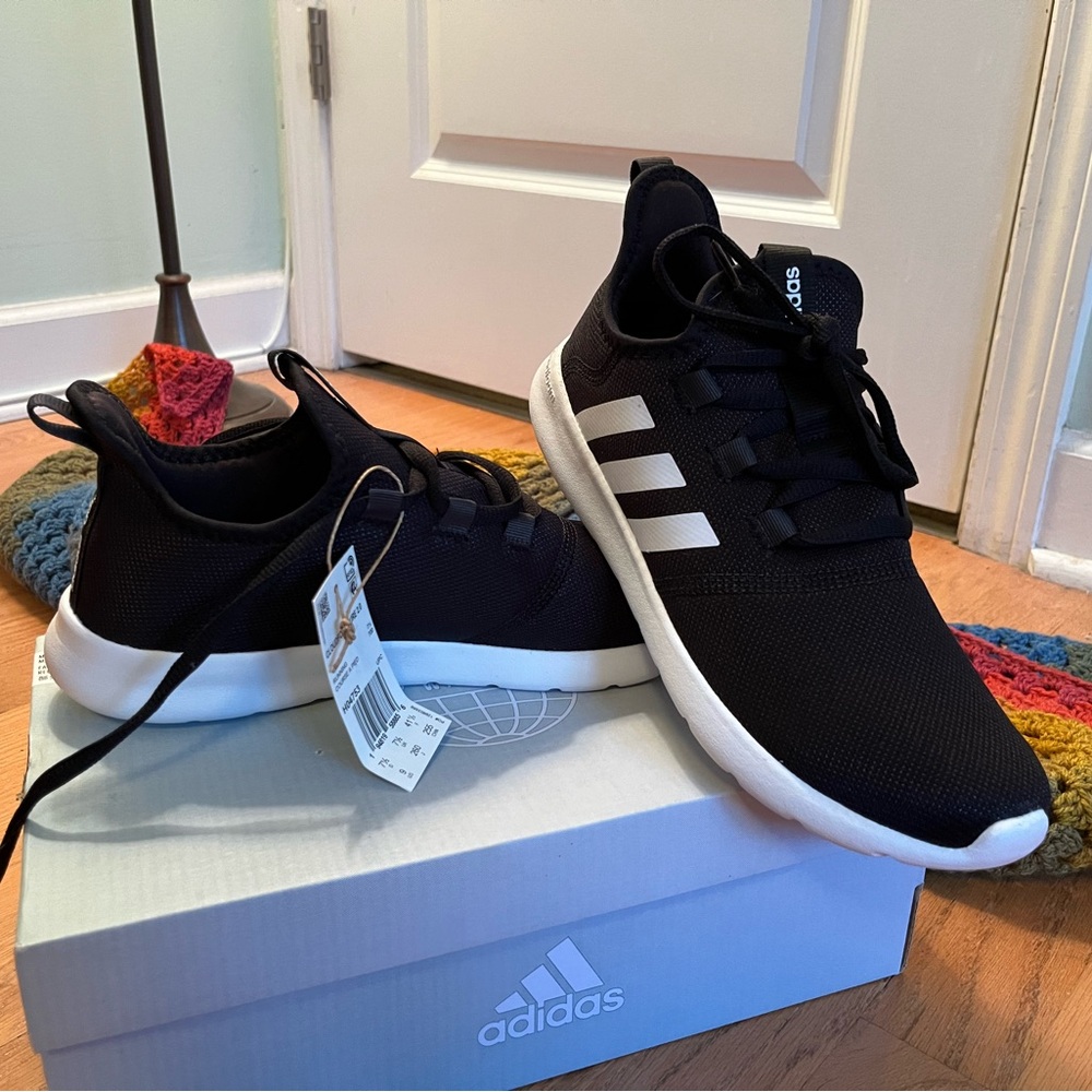 NWT Adidas women’s size 9